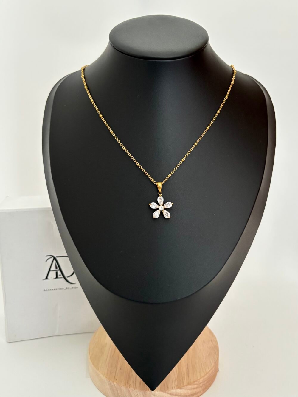 Emmy necklace.      DJN04