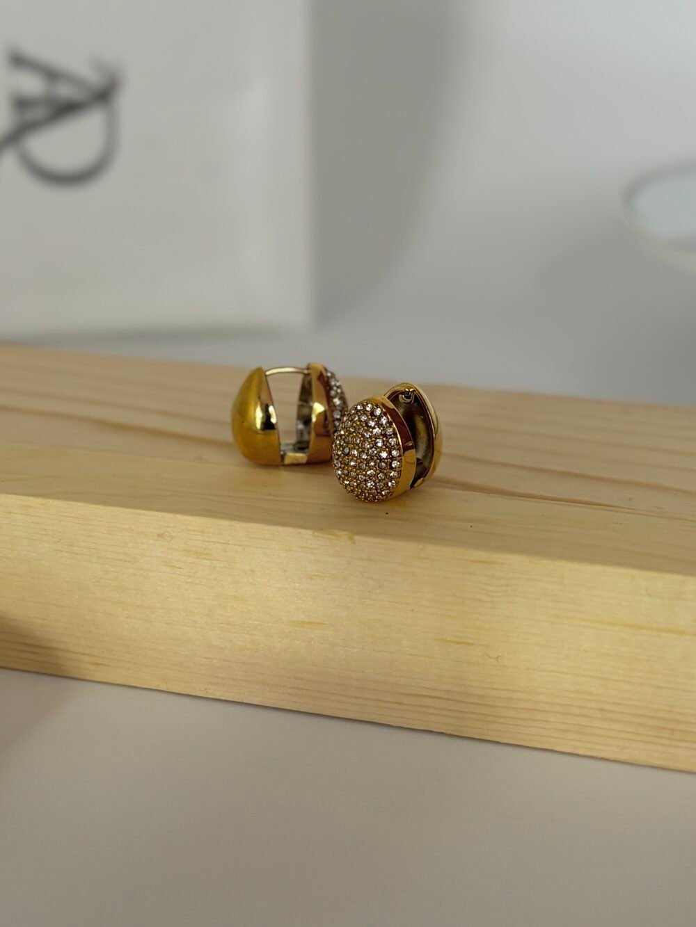 Zircon Mini hoop.   DJE13 - Image 2