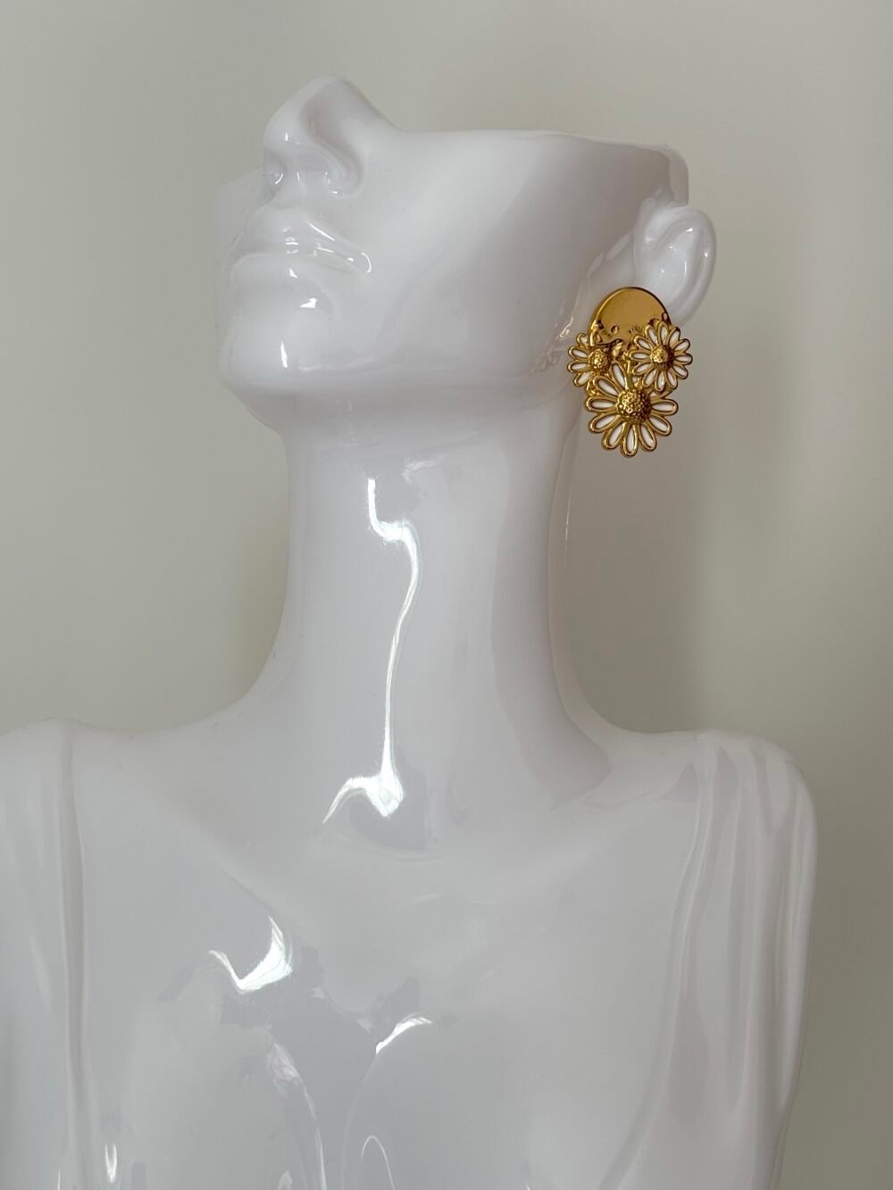 Sunflower stud earring.   DJE10 - Image 3