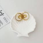 Nola swirl earring.   DJE07