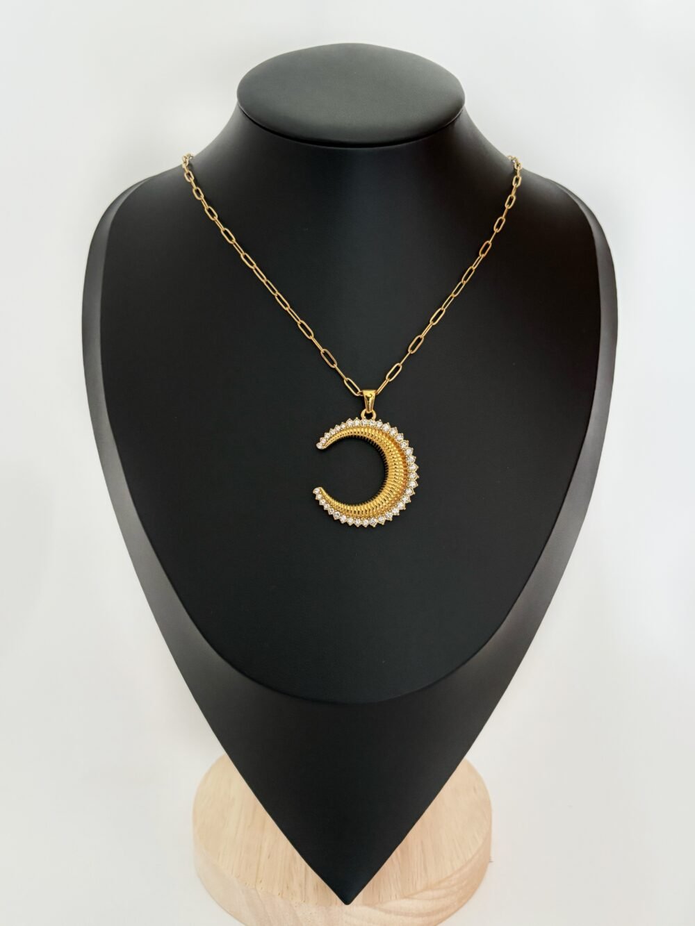 Cres Necklace.         DJN05