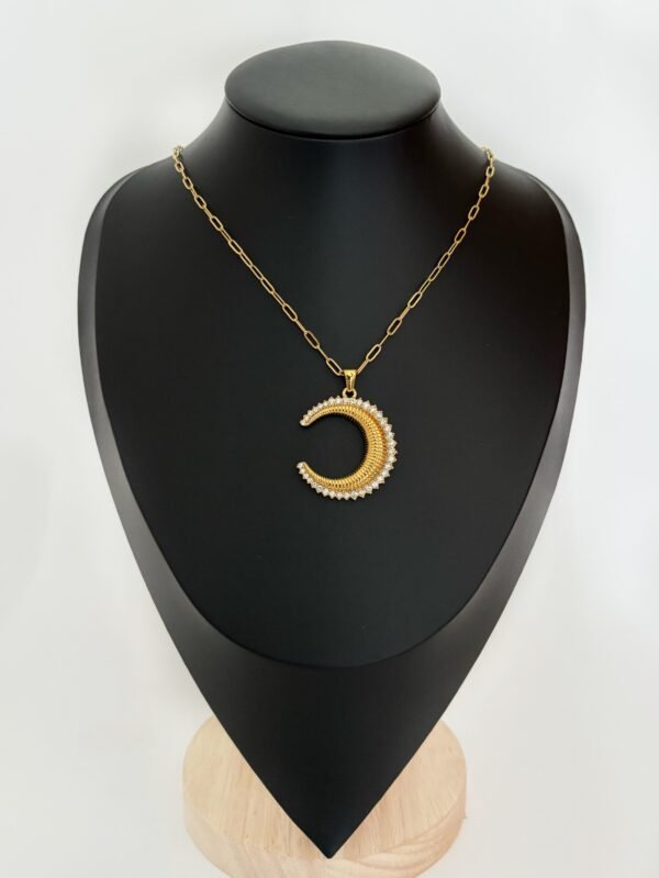 Cres Necklace.         DJN05